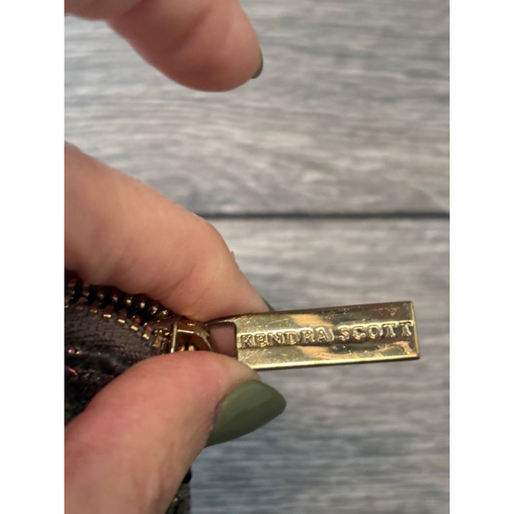 Kendra Scott Metallic Woven Wristlet Detachable Strap Purse Dark Iridescent OS - Picture 8 of 15